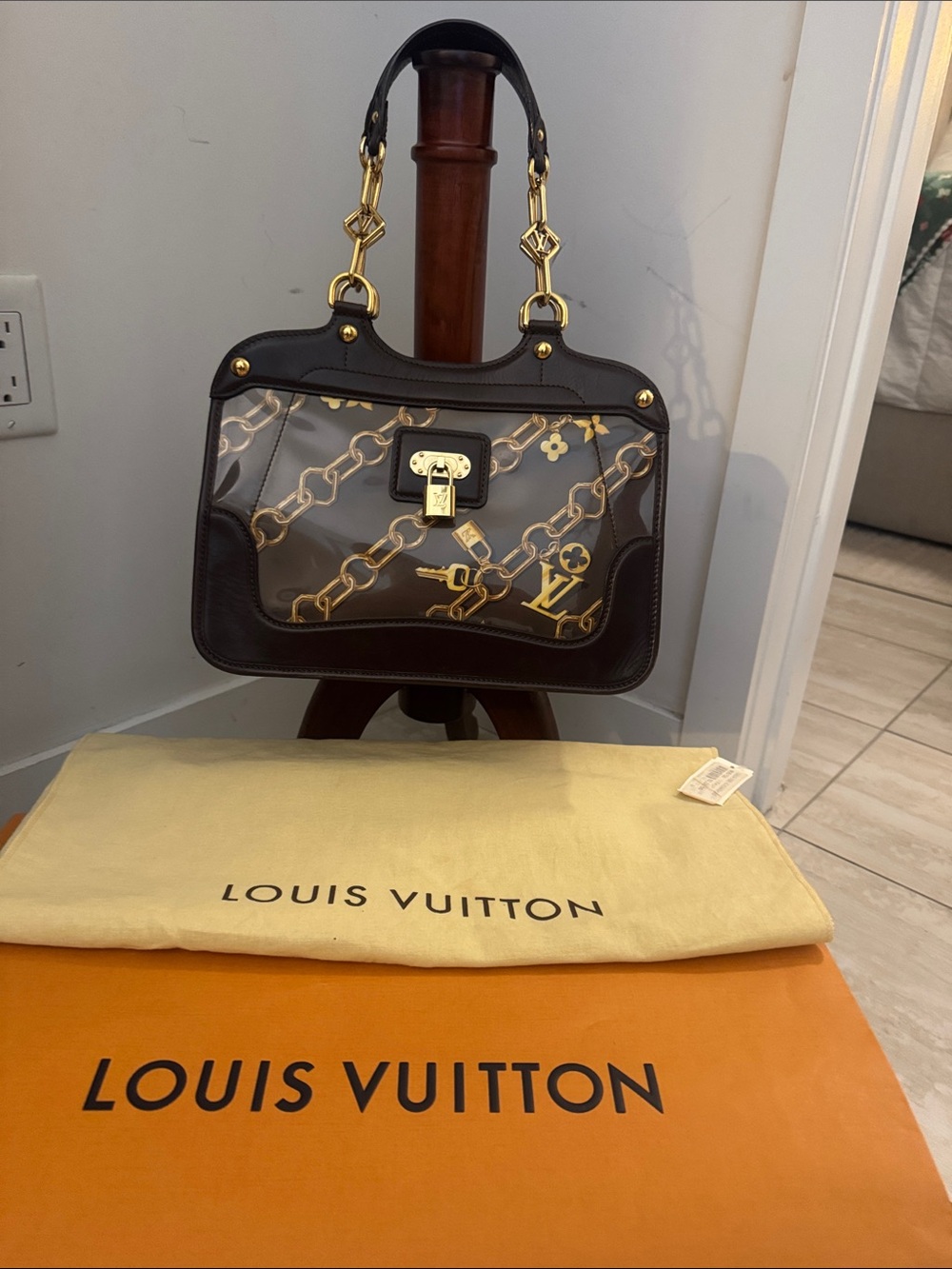 Louis Vuitton Brown and Gold Monogram Chain Shoulder Bag - Picture 3 of 13